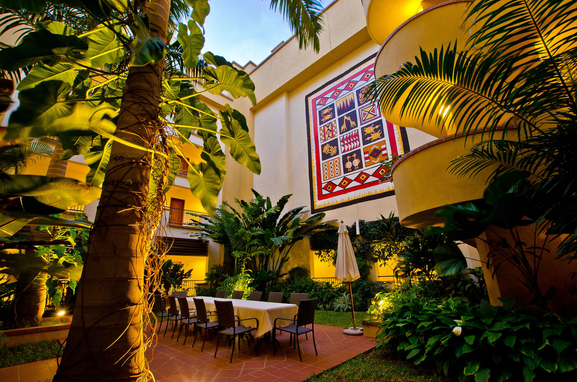 Sea Cliff Court Hotel & Luxury Apartments ダル・エス・サラーム エクステリア 写真